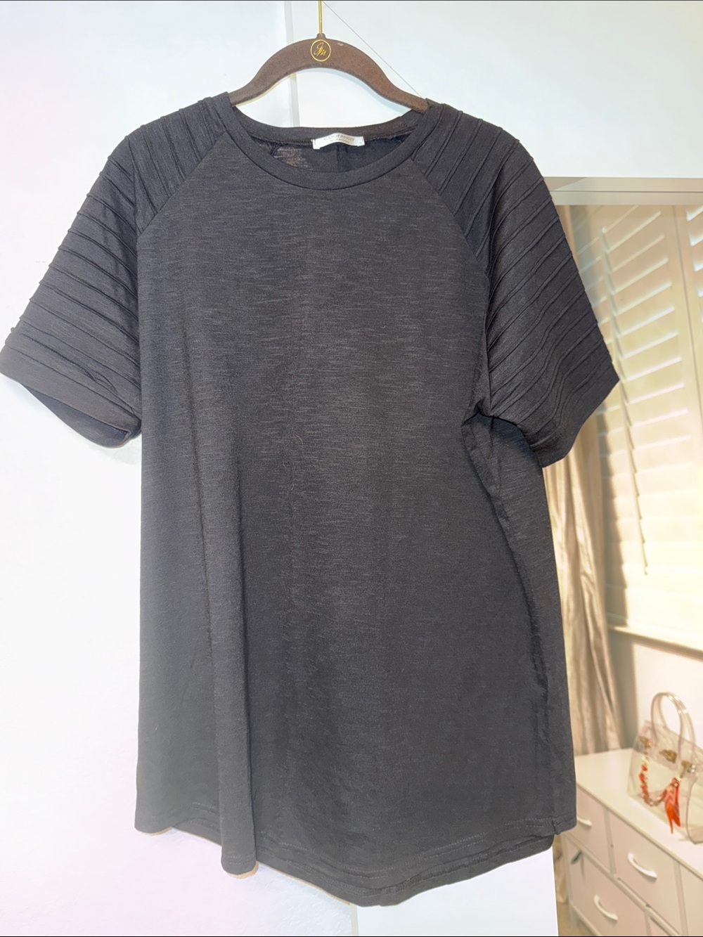 Men's Black Short-Sleeve Ribbed Shoulder Crewneck Tee